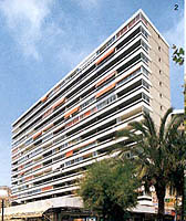 Hotel Cervantes. Benidorm, Alicante. Arq.  J.A. Garcia Solera / Cervantes Hotel in Benidorm, Alicante. Arch.  J.A. Garcia Solera
