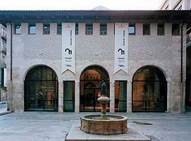 Fachada a plaza San Luis Beltrn / San Luis Beltrn square facade