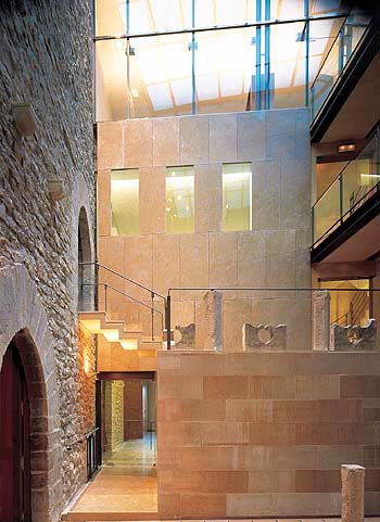 Vista del patio interior / Interior courtyard view