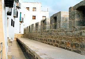 Muralla de la Fuente / Muralla de la Fuente