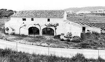 Casa porticada con el espacio de transicin incorporado dentro del propio volumen. Benissa. La Marina / Porticoed house with the transition area incorporated into the volume. Benissa, La Marina