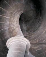 Segundo tramo del caracol de la Capilla Real del antiguo convento de Santo Domingo de Valencia. (Foto P. Alcntara)/The second flight of the spiral staircase in the Royal Chapel of the old convent of S. Domingo in Valencia (Photograph: P. Alcntara)