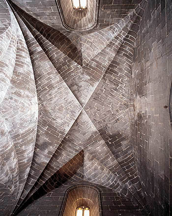 Bveda del tramo de los pies de la Capilla Real del antiguo convento de Santo Domingo. (Foto P. Alacntara) / Vault of the narthex of the Royal Chapel of the old convent of S. Domingo (Photograph: P. Alcntara)