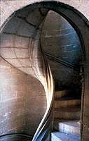 Caracol y portada de la escalera de la torre de la Lonja de Valencia. (Foto J. Brchez) /Spiral staircase and parapet in the tower of the Lonja or Silk Exchange of Valencia (Photograph: P. Brchez)