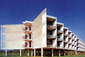 Edificio de apartamentos 'Well Ring' - Los Pinos/Well Ring - Los Pinos apartment block