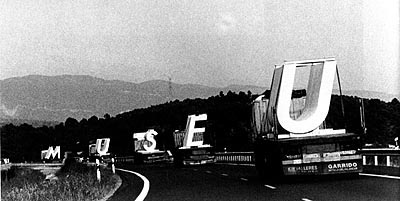 Mansilla Tuon, transporte letras Museo de Castelln/Transporting the letters for Castelln Art Museum, 2000