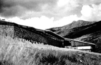 Alejandro de la Sota. Residencia infantil de verano en Miraflores de la Sierra-1957/Aris Konstantinidis. Xenia Hotel, Kalambaka, 1960