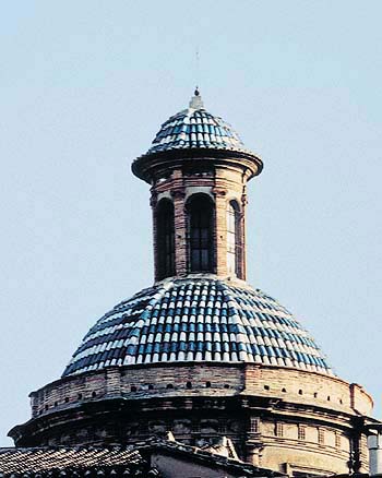 Iglesia del Corpus Christi. Su cpula, con linterna sobre tambor, se situa cronolgicamente como la segunda mas temprana de Espaa, despues de la del monasterio escurialense / Church of Corpus Christi. This dome, with a lantern on a drum, is the second earliest in Spain, the first being the monastery of El Escorial