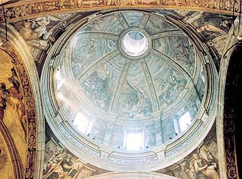 Iglesia del Corpus Christi. Su cpula, con linterna sobre tambor, se situa cronolgicamente como la segunda mas temprana de Espaa, despues de la del monasterio escurialense / Church of Corpus Christi. This dome, with a lantern on a drum, is the second earliest in Spain, the first being the monastery of El Escorial