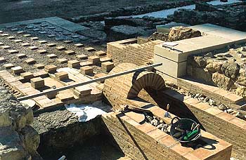 Intervencin en las "Termas de la muralla" (Creacin del museo, 1996) / Work on the "Baths of the Walls" (Museum-creation stage, 1996)
