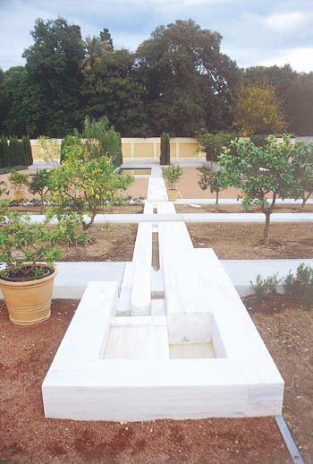 Detalle del manantial y las acequias/Detail of spring and irrigation channels