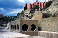 La Muralla Roja, desde el centro social/The Red Wall from the social centre